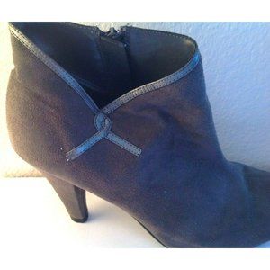 Predictions Women’s Gray Suede Ankle Boots Side Zip US Size 9½W